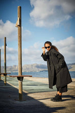 Lade das Bild in den Galerie-Viewer, PLÜ Stretch Trench
