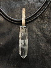 Lade das Bild in den Galerie-Viewer, DARKGEM Happymaker Bergkristall
