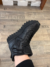 Lade das Bild in den Galerie-Viewer, Lofina Sommer Sneaker

