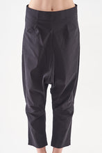 Lade das Bild in den Galerie-Viewer, Rundholz Black Label Hose
