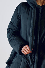 Lade das Bild in den Galerie-Viewer, Rundholz Black Label Daunenjacke
