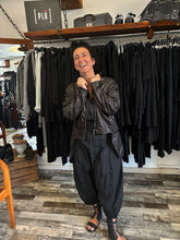 Lade das Bild in den Galerie-Viewer, Papucei Biker Lederjacke
