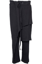 Lade das Bild in den Galerie-Viewer, Black by K&amp;M Identity Hose
