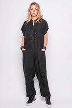 Lade das Bild in den Galerie-Viewer, Black by K&amp;M Jumpsuit
