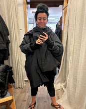 Lade das Bild in den Galerie-Viewer, Sanctamuerte Jacke

