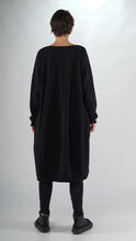 Lade das Bild in den Galerie-Viewer, Rundholz Black Label Sweatkleid
