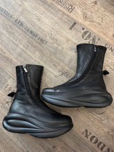 Lade das Bild in den Galerie-Viewer, Lofina Bootie mit schrägem Zipper
