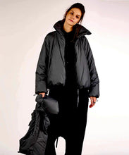 Lade das Bild in den Galerie-Viewer, Studio b3 Jacke MATTA
