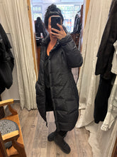 Lade das Bild in den Galerie-Viewer, Rundholz Black Label Daunenmantel
