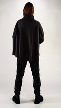 Lade das Bild in den Galerie-Viewer, Rundholz Black Label Strickpulli
