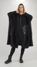 Lade das Bild in den Galerie-Viewer, Rundholz Black Label Oversize Sweatmantel
