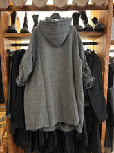 Lade das Bild in den Galerie-Viewer, Rundholz Black Label Wollmantel
