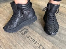 Lade das Bild in den Galerie-Viewer, Lofina Sommer Sneaker
