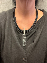 Lade das Bild in den Galerie-Viewer, DARKGEM Happymaker Bergkristall
