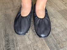 Lade das Bild in den Galerie-Viewer, Lofina Ballerina
