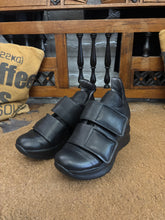 Lade das Bild in den Galerie-Viewer, Lofina Muster Boots
