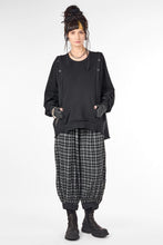 Lade das Bild in den Galerie-Viewer, Studio b3 Sweatpulli ARMA
