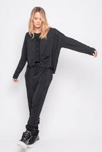 Lade das Bild in den Galerie-Viewer, Black by K&amp;M Jäckchen
