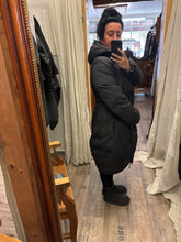 Lade das Bild in den Galerie-Viewer, Rundholz Black Label Daunenmantel
