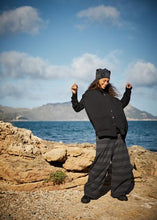 Lade das Bild in den Galerie-Viewer, PLÜ Sweatjacke Boxy
