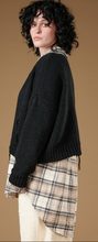 Lade das Bild in den Galerie-Viewer, Studio b3 Pullover Reman
