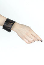 Lade das Bild in den Galerie-Viewer, Trippen Bracelet
