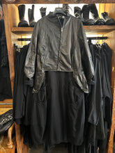 Lade das Bild in den Galerie-Viewer, Papucei Biker Lederjacke
