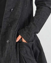Lade das Bild in den Galerie-Viewer, Rundholz Black Label Mantel Streifen
