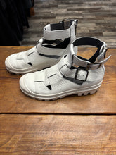 Lade das Bild in den Galerie-Viewer, Lofina Muster Boots
