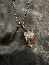 Lade das Bild in den Galerie-Viewer, DARKGEM Kette Bergkristall mit Kreuz
