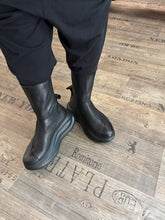 Lade das Bild in den Galerie-Viewer, Lofina Bootie mit schrägem Zipper
