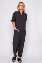 Lade das Bild in den Galerie-Viewer, Black by K&amp;M Jumpsuit
