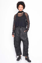 Lade das Bild in den Galerie-Viewer, Black by K&amp;M Tüllshirt
