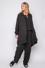 Lade das Bild in den Galerie-Viewer, Black by K&amp;M Leinenbluse
