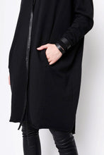 Lade das Bild in den Galerie-Viewer, Black by K&amp;M Pulloverkleid
