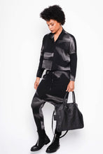 Lade das Bild in den Galerie-Viewer, Black by K&amp;M Jäckchen
