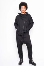 Lade das Bild in den Galerie-Viewer, Black by K&amp;M Sweatjacke
