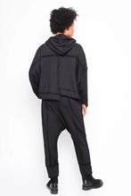 Lade das Bild in den Galerie-Viewer, Black by K&amp;M Sweatjacke
