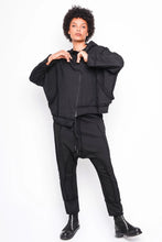 Lade das Bild in den Galerie-Viewer, Black by K&amp;M Sweatjacke
