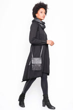 Lade das Bild in den Galerie-Viewer, Black by K&amp;M Sweatkleid
