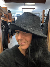 Lade das Bild in den Galerie-Viewer, Transit Par such Wollhut
