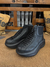 Lade das Bild in den Galerie-Viewer, Lofina Muster Boots
