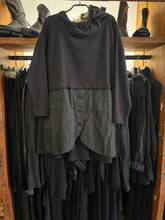 Lade das Bild in den Galerie-Viewer, Elli Sweatpulli mit Taftkapuze
