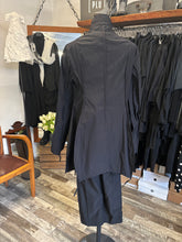 Lade das Bild in den Galerie-Viewer, Rundholz Black Label Jacke
