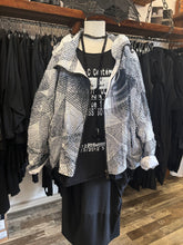 Lade das Bild in den Galerie-Viewer, Elli Jacke
