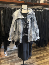 Lade das Bild in den Galerie-Viewer, Elli Jacke
