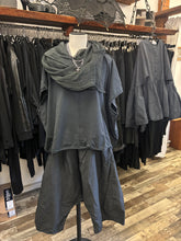Lade das Bild in den Galerie-Viewer, Privatsachen Shirt Hautlift
