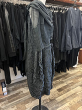 Lade das Bild in den Galerie-Viewer, Privatsachen Seidenkleid Lichtknitt
