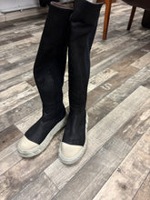 Lade das Bild in den Galerie-Viewer, Lofina Muster Stiefel
