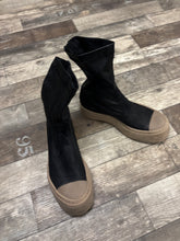Lade das Bild in den Galerie-Viewer, Lofina Muster Boots
